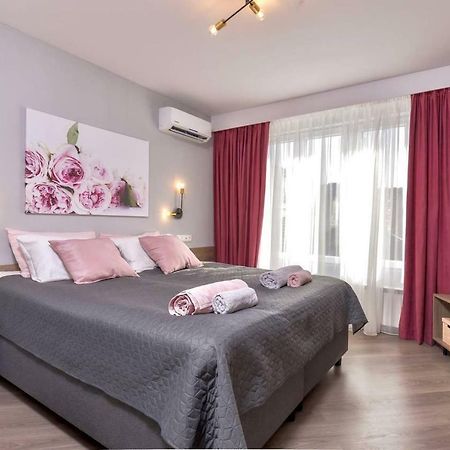 Rose One Bedroom Designer Apartment In City Centre By Flat Mаnager София Экстерьер фото
