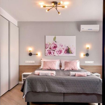 Rose One Bedroom Designer Apartment In City Centre By Flat Mаnager София Экстерьер фото