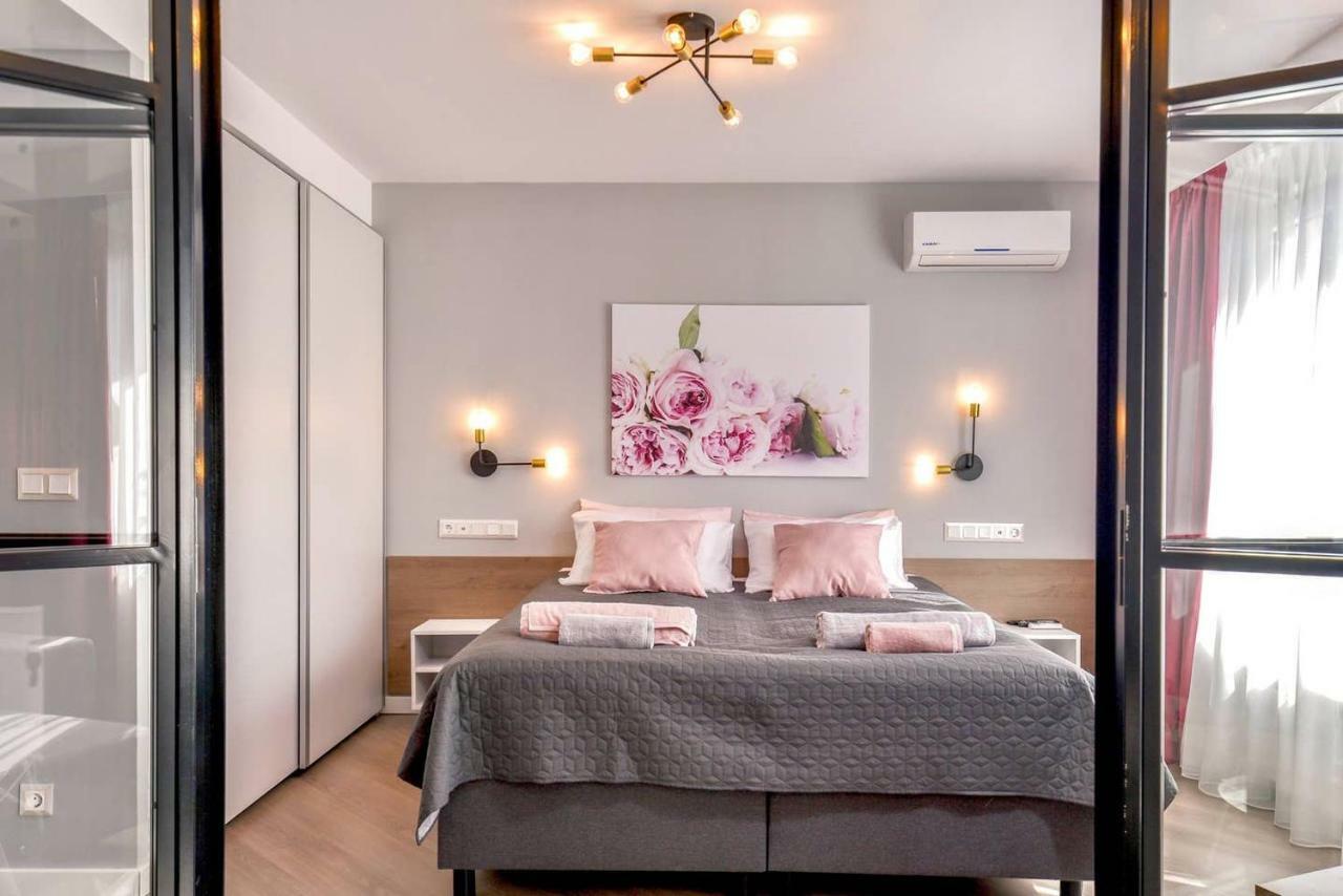 Rose One Bedroom Designer Apartment In City Centre By Flat Mаnager София Экстерьер фото