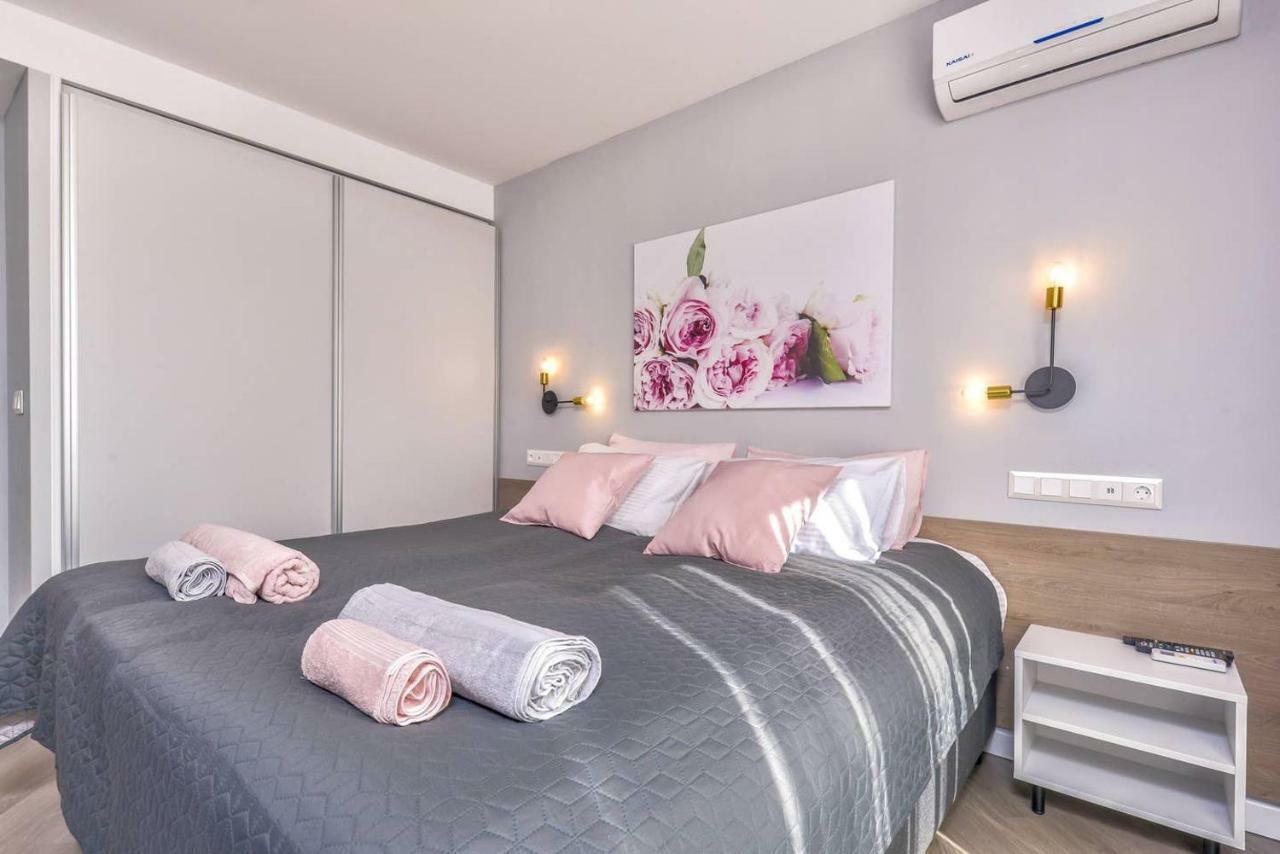 Rose One Bedroom Designer Apartment In City Centre By Flat Mаnager София Экстерьер фото