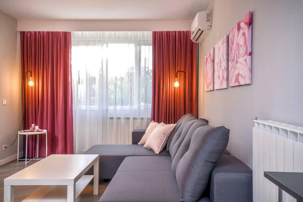 Rose One Bedroom Designer Apartment In City Centre By Flat Mаnager София Экстерьер фото