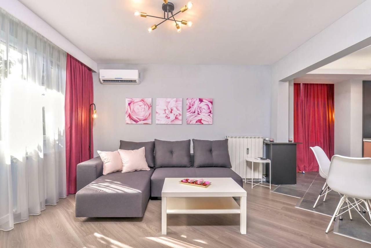 Rose One Bedroom Designer Apartment In City Centre By Flat Mаnager София Экстерьер фото